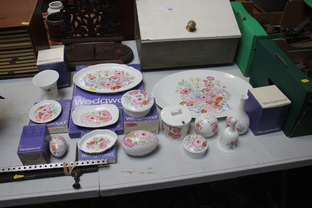 A quantity of boxed and unboxed Wedgwood items