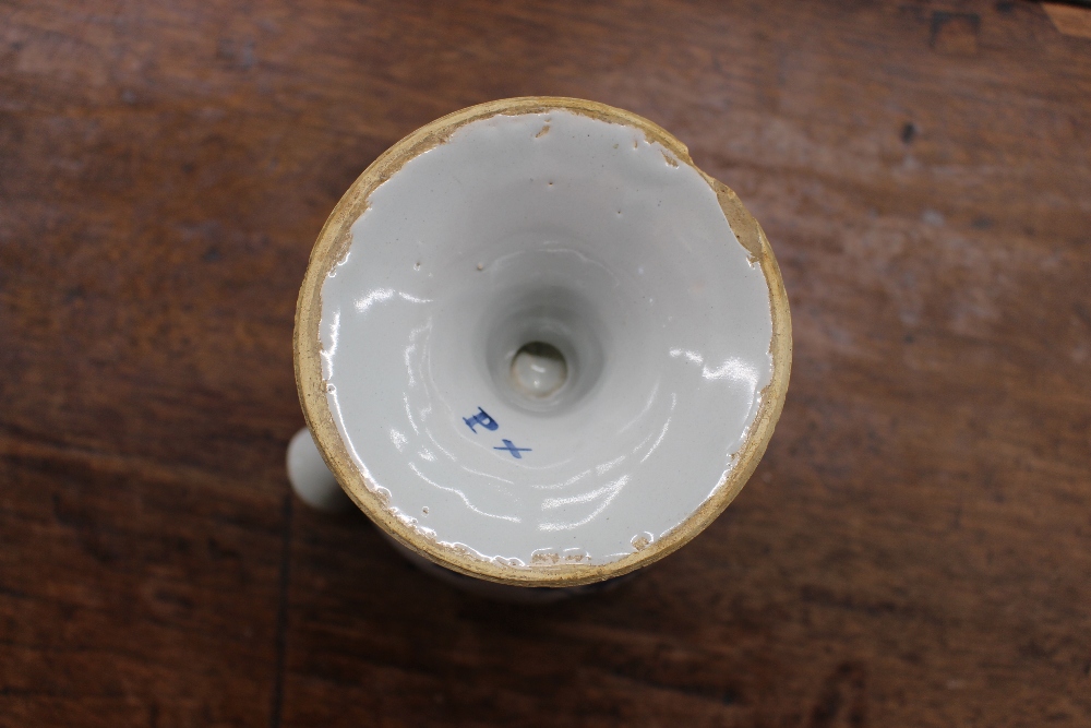 An 18th Century Delft wet drug jar, inscribed S:E.,SPIN:CERV.  having blue floral and cherub - Image 7 of 13