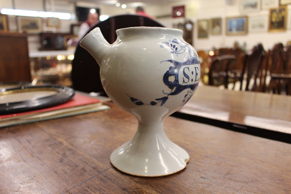 An 18th Century Delft wet drug jar, inscribed S:E.,SPIN:CERV.  having blue floral and cherub - Image 5 of 13