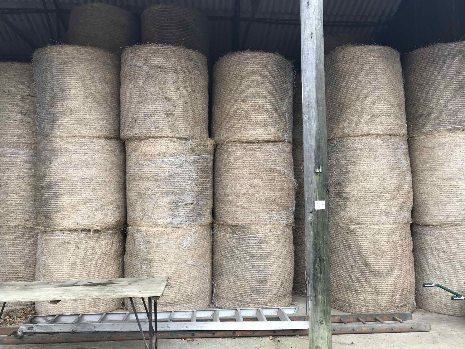 300x 2019 4ft round bale hay. Dry stored. *