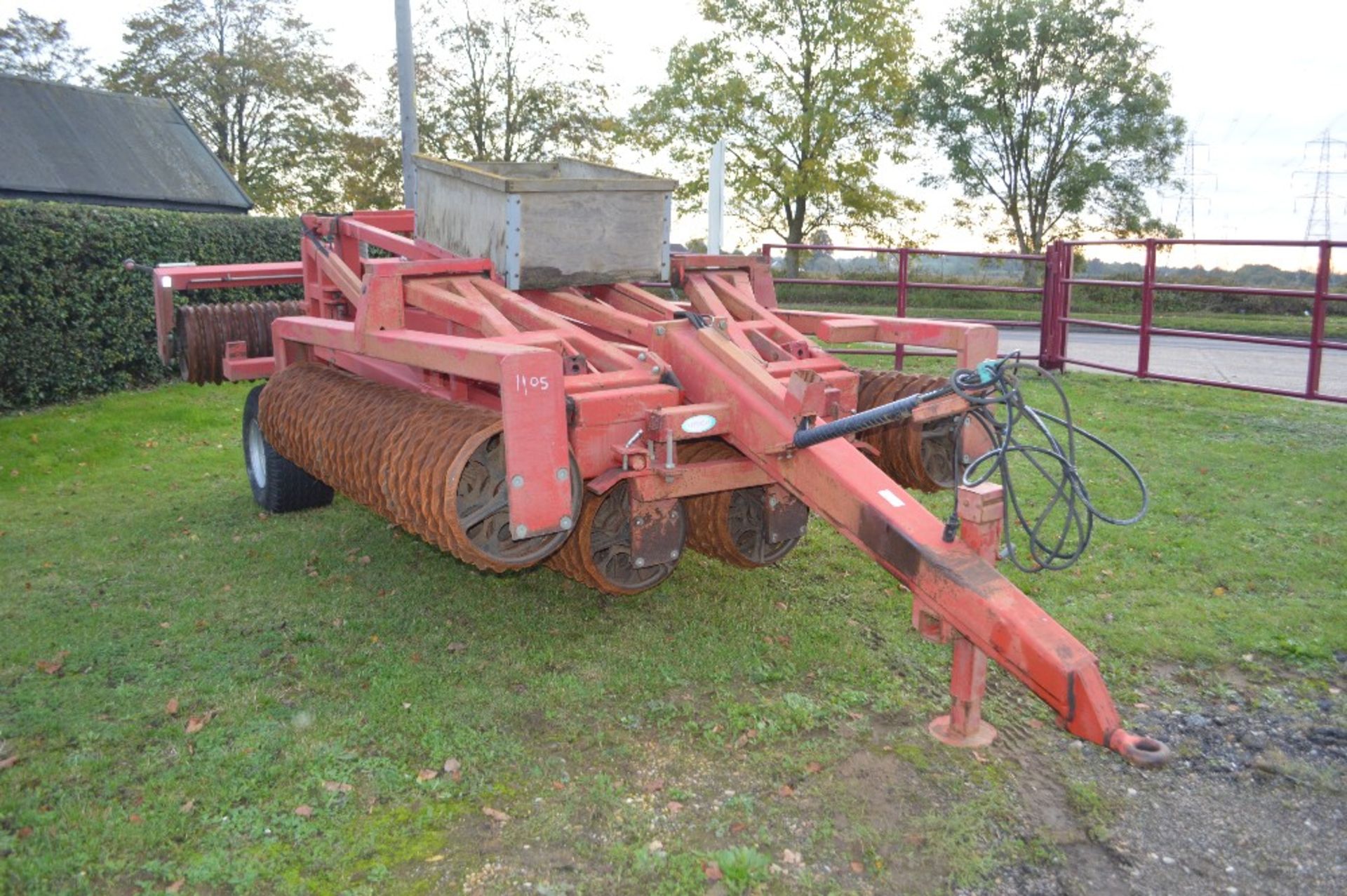 Opic He-Va 1220 12.2m hydraulic folding rolls. 2007. Serial number 338659. With breaker rings. Owned
