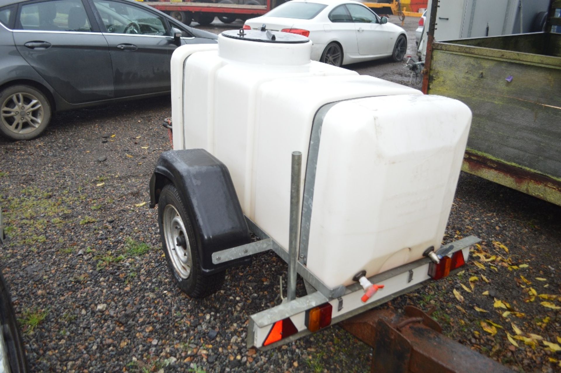1000L water bowser. * - Image 2 of 2