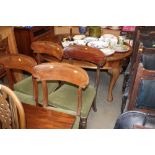 An early 20th Century mahogany extending dining ta