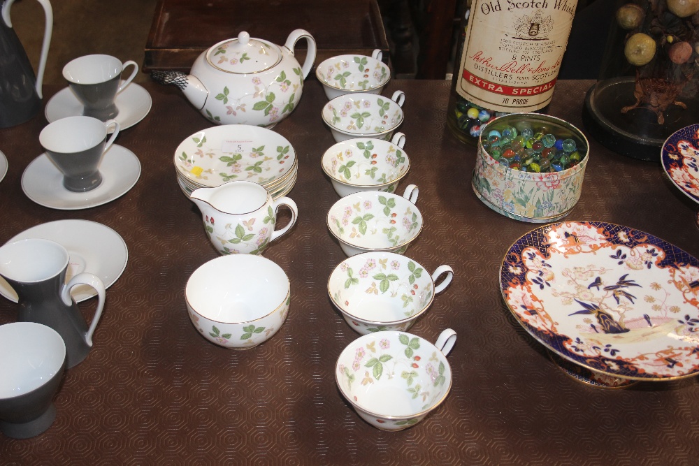 A Wedgewood 'Wild Strawberry' teaset