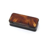 A tortoiseshell and horn snuff box, 9cm