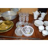 A quantity of glassware to include side plates; dr