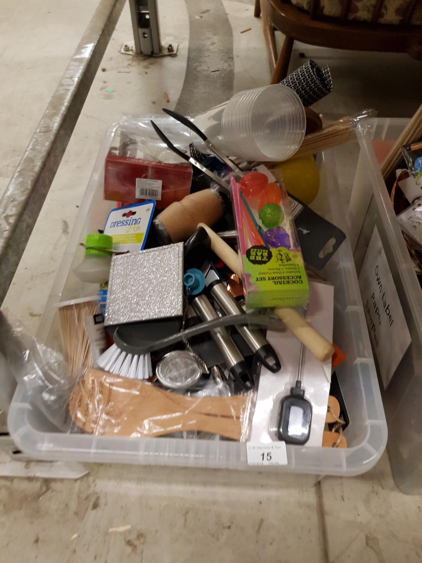 Contents Of Box – Mixed Household / Kitchen Goods