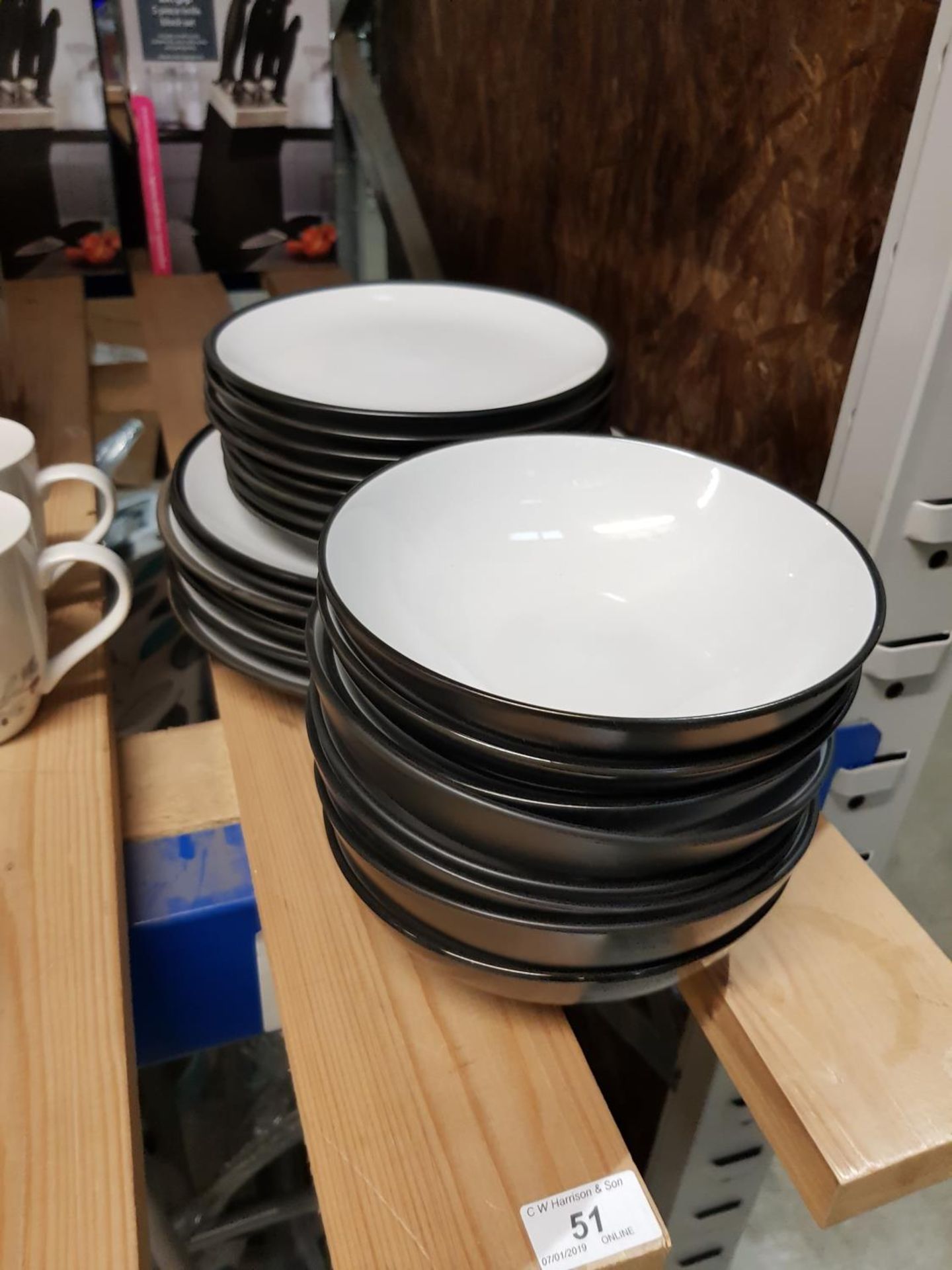 22 Piece Stoneware 2-Tonne Dinner Set