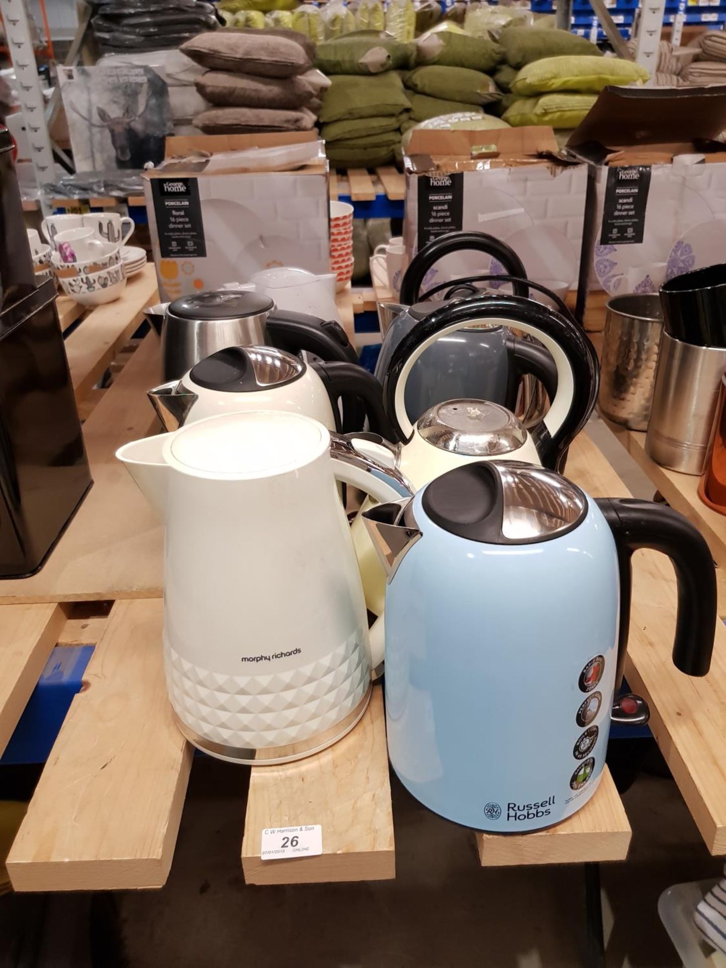 (8x) Mixed Kettles to include Russell Hobbs & Morphy Richards – as seen / bases missing