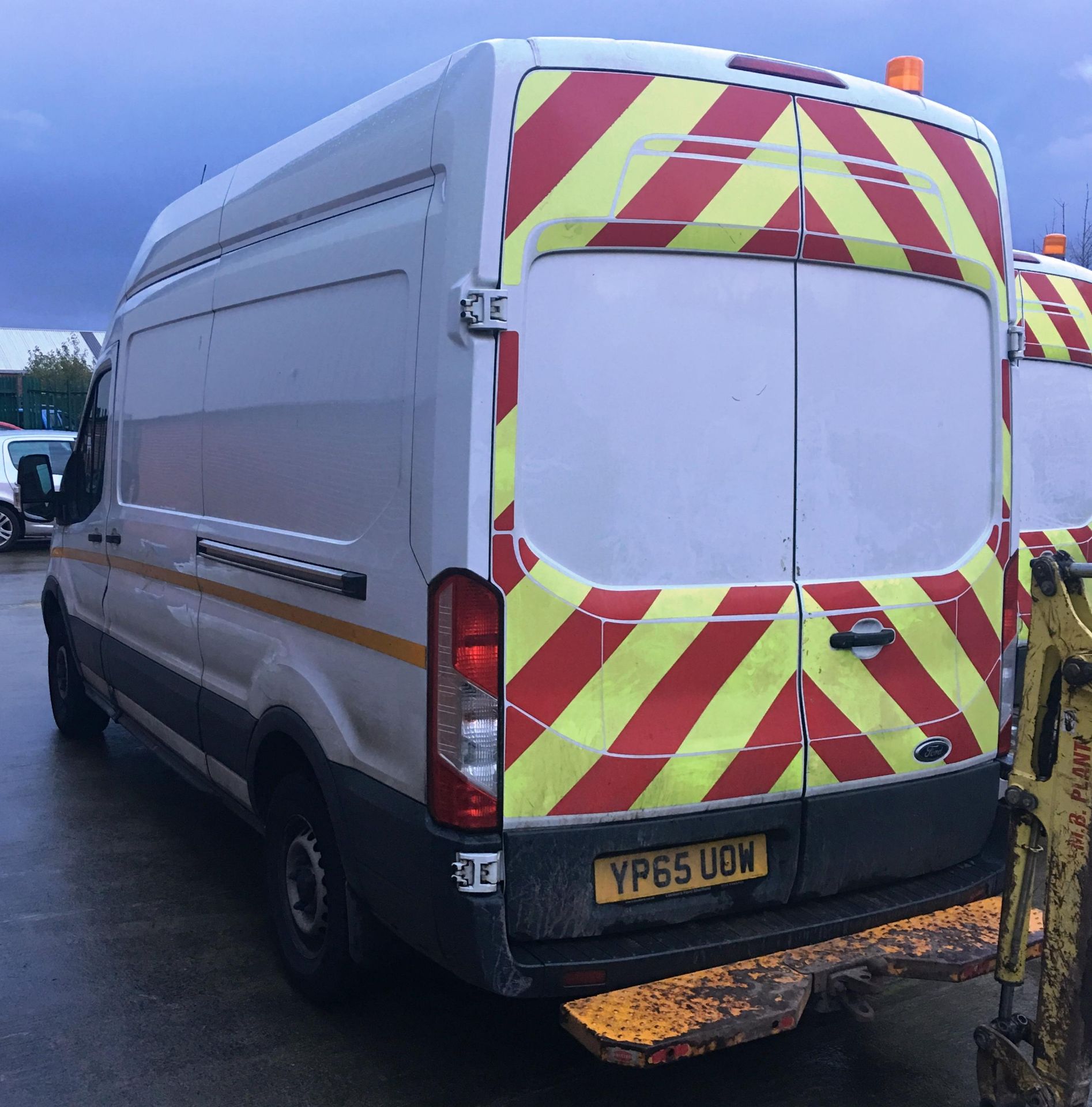 FORD TRANSIT 350 2.2 PANEL VAN - diesel - white Reg No YP65 UOW Rec Mil 79,026+ 1st Reg 09.11. - Image 6 of 8