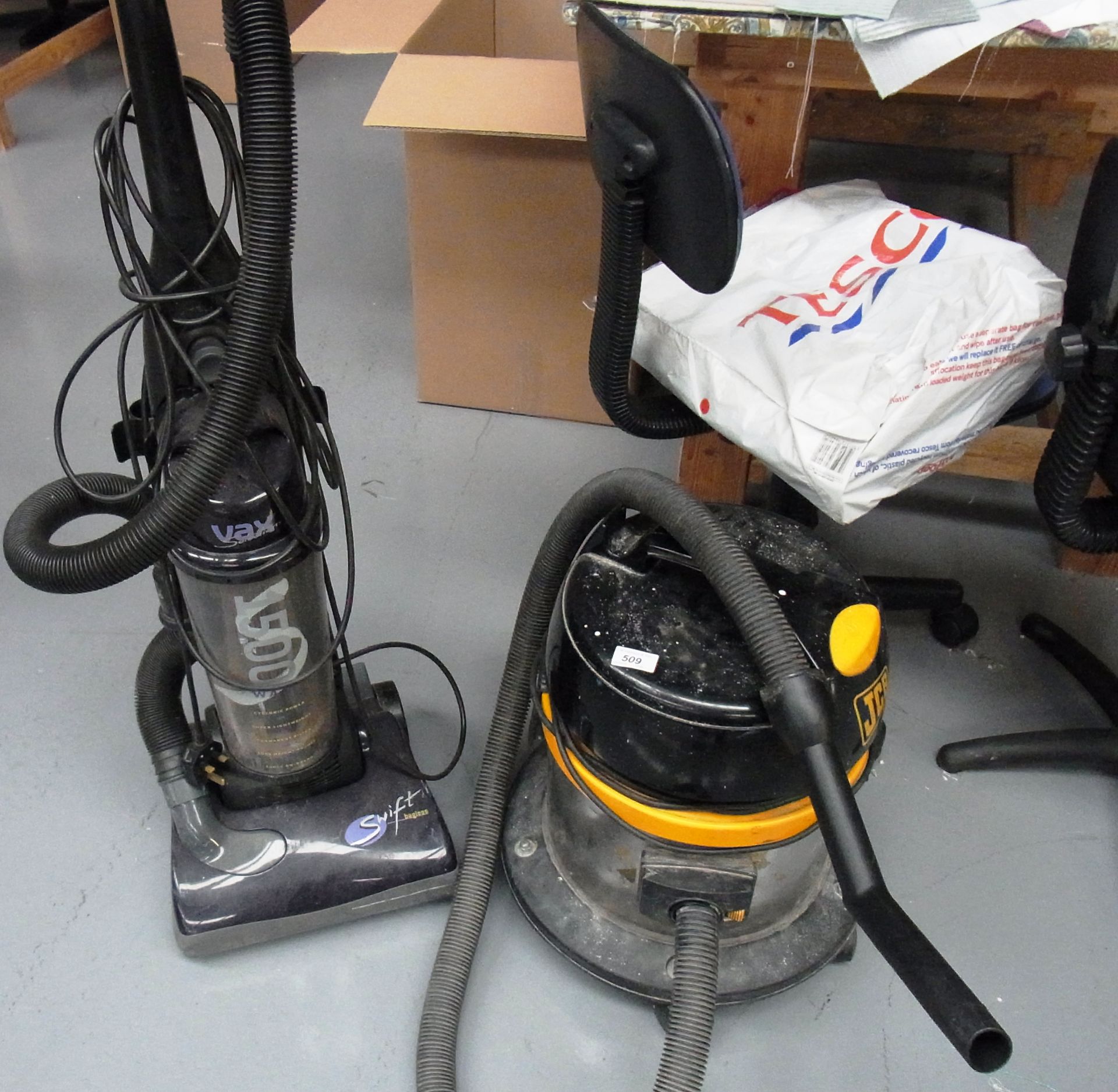 2 x vacuum cleaners by JCB and Swift
