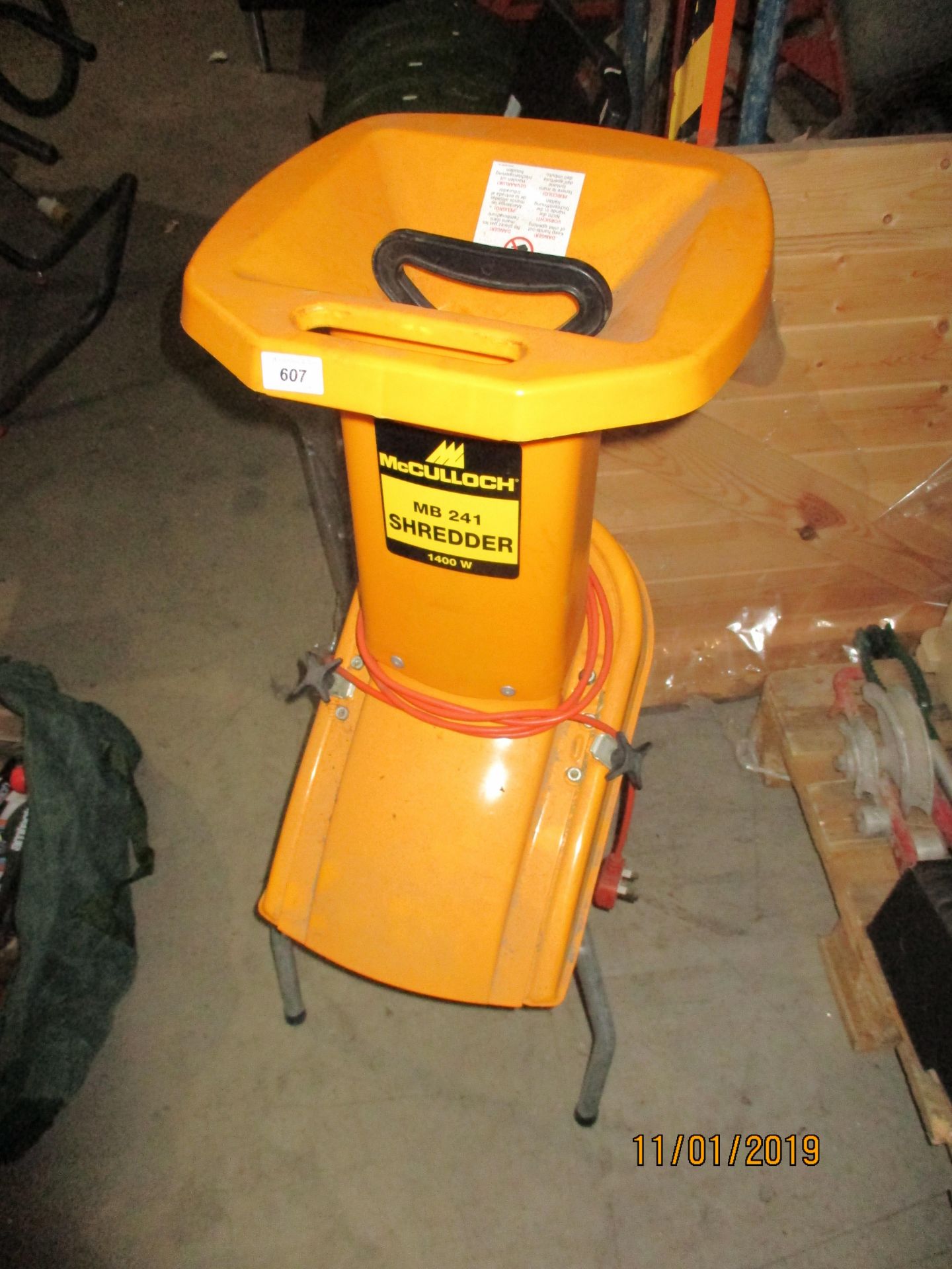 A McCulloch MB 241 garden shredder - 240v