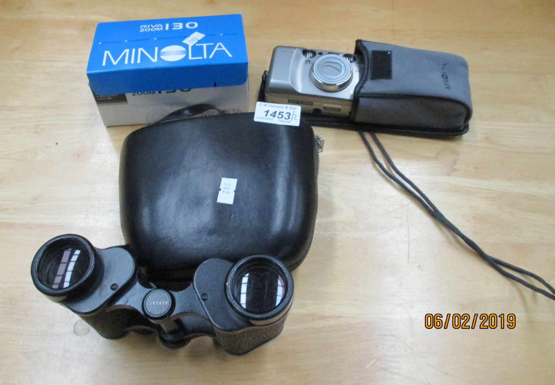 A pair of Carl Zeiss Jena Deltrinem 8x30 binoculars and a Minolta Riva Zoom 130 camera (2)