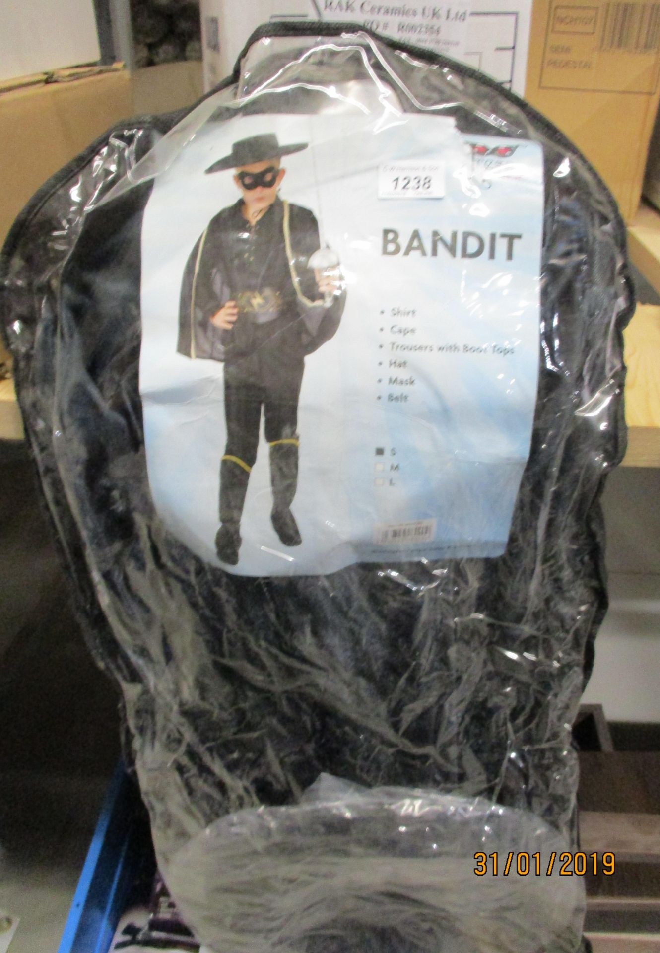 4 x Dress Fantastic children's bandit costumes (2 x size M,