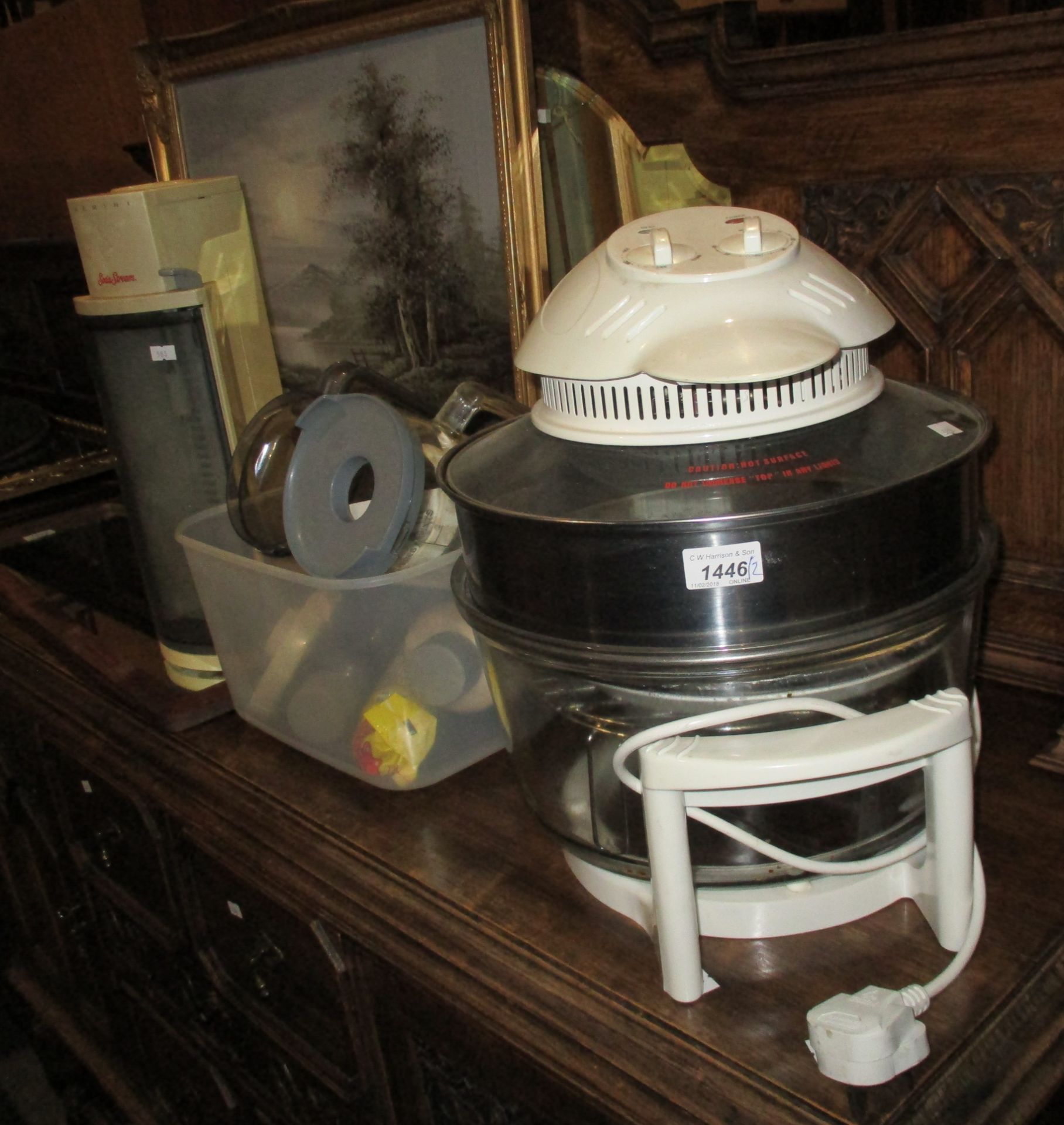 A Cookshop large halogen oven model SSTV 7865-240v and a Gemini soda stream and some attachments