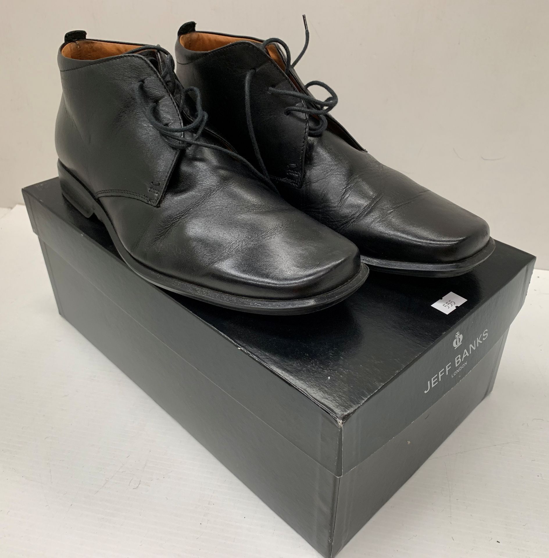 A pair of Jeff Banks gentleman's shoes - size 7/41 (worn)