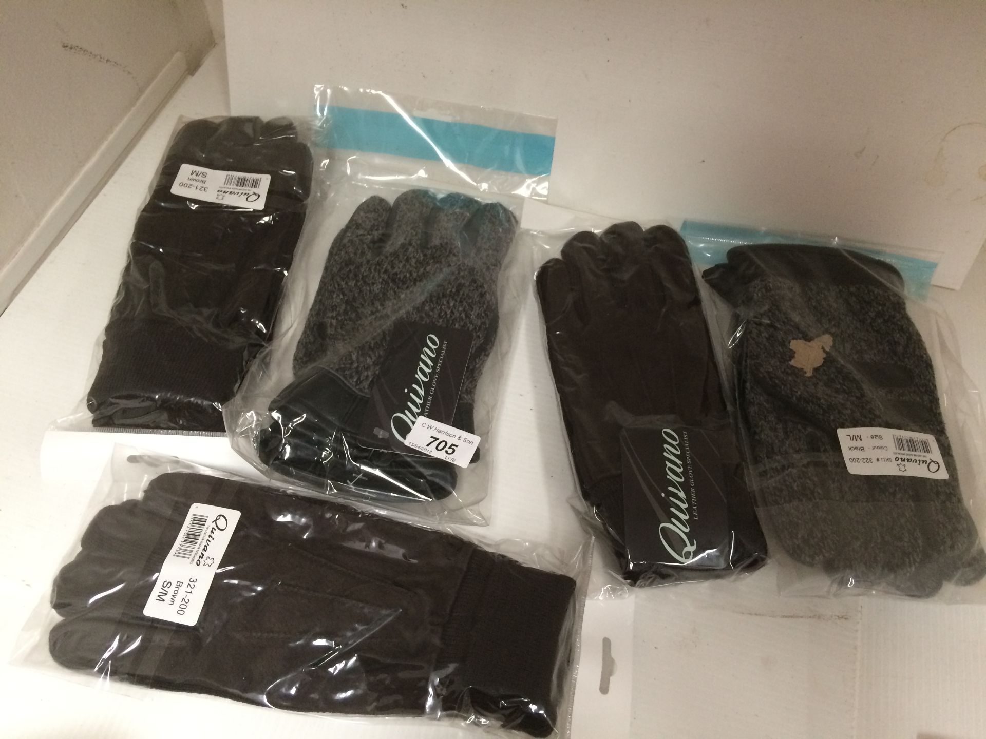 70 x assorted pairs of gloves Quivano