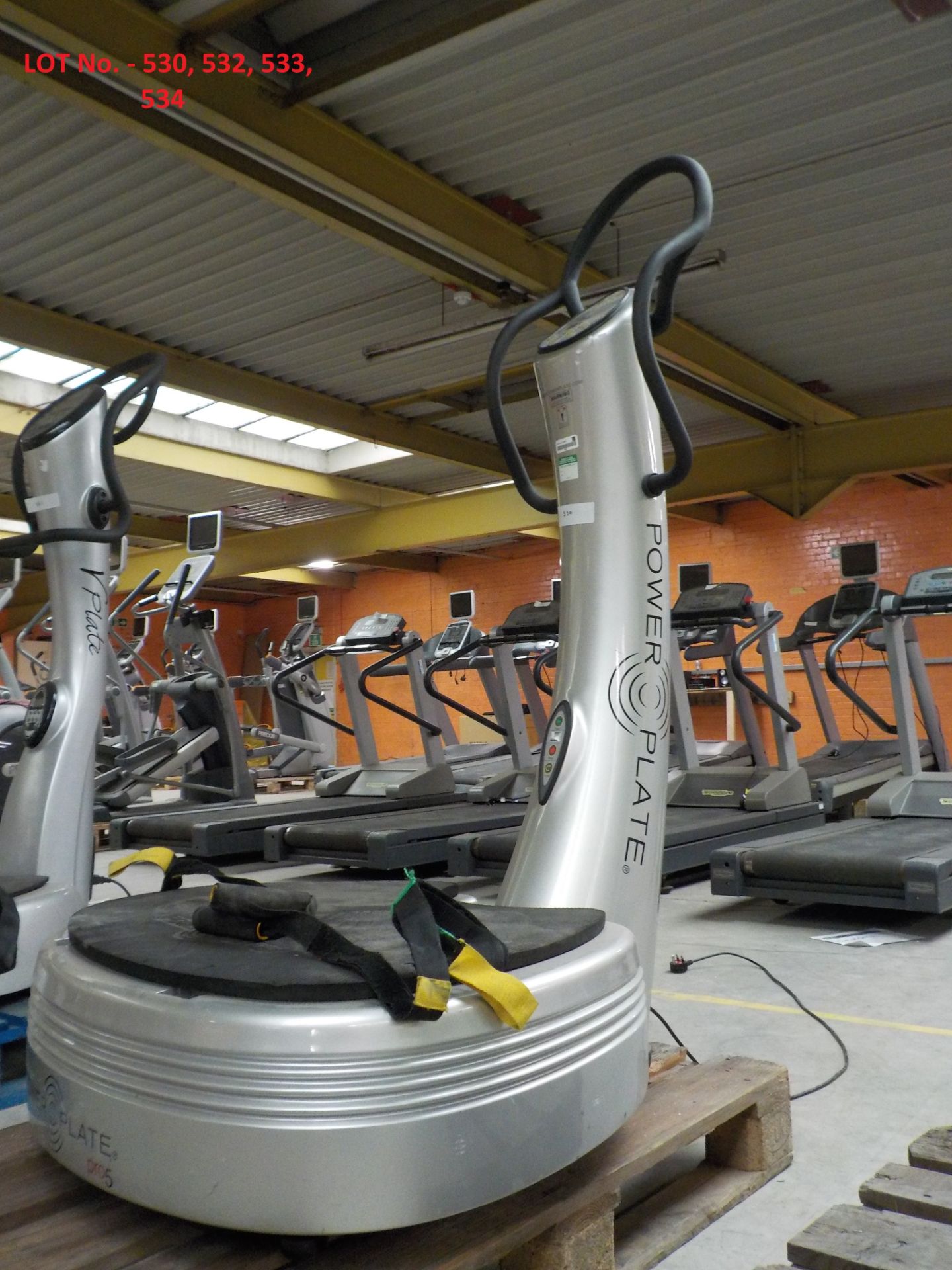 POWER PLATE - PRO5 VIBRATION PLATE serial number 13002740 *PLEASE NOTE - this lot is to be viewed