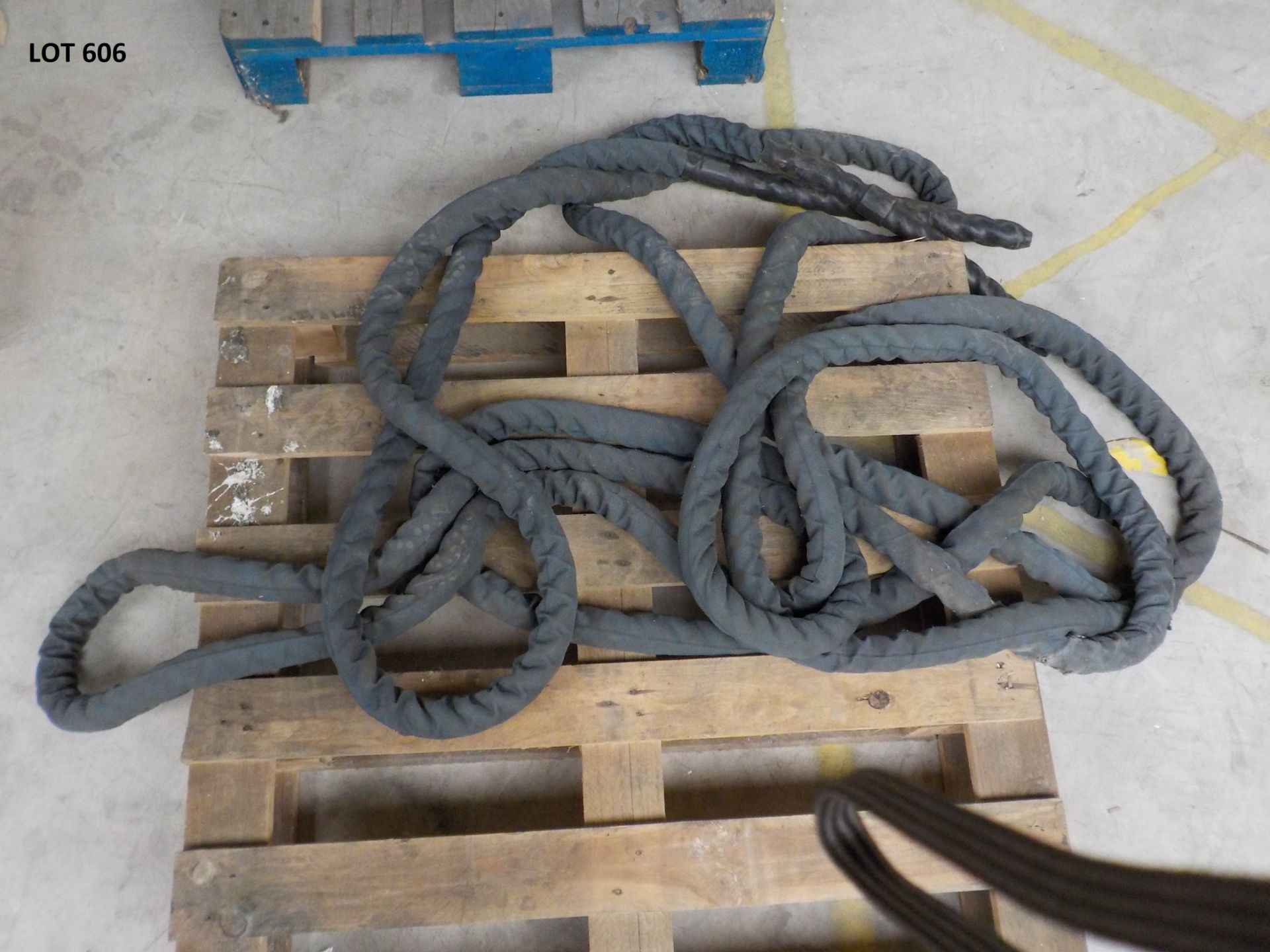 Heavy duty battle rope *PLEASE NOTE - this lot is to be viewed and collected from the Gomersal