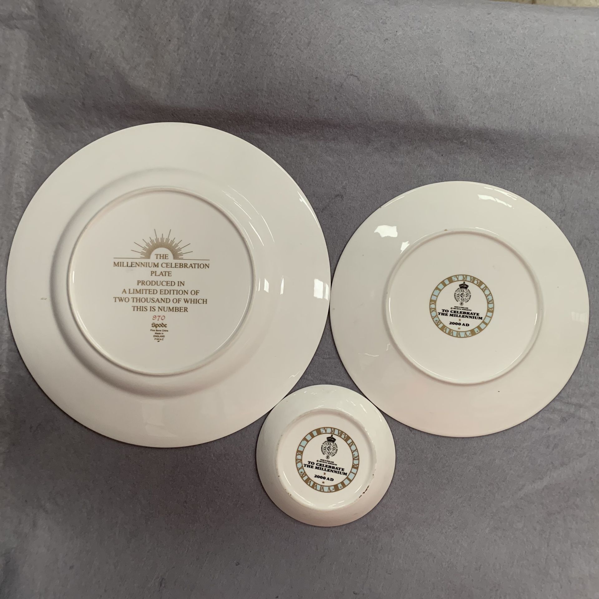 4 x items - Royal Worcester plate and trinket dish to celebrate the millennium, - Image 3 of 3