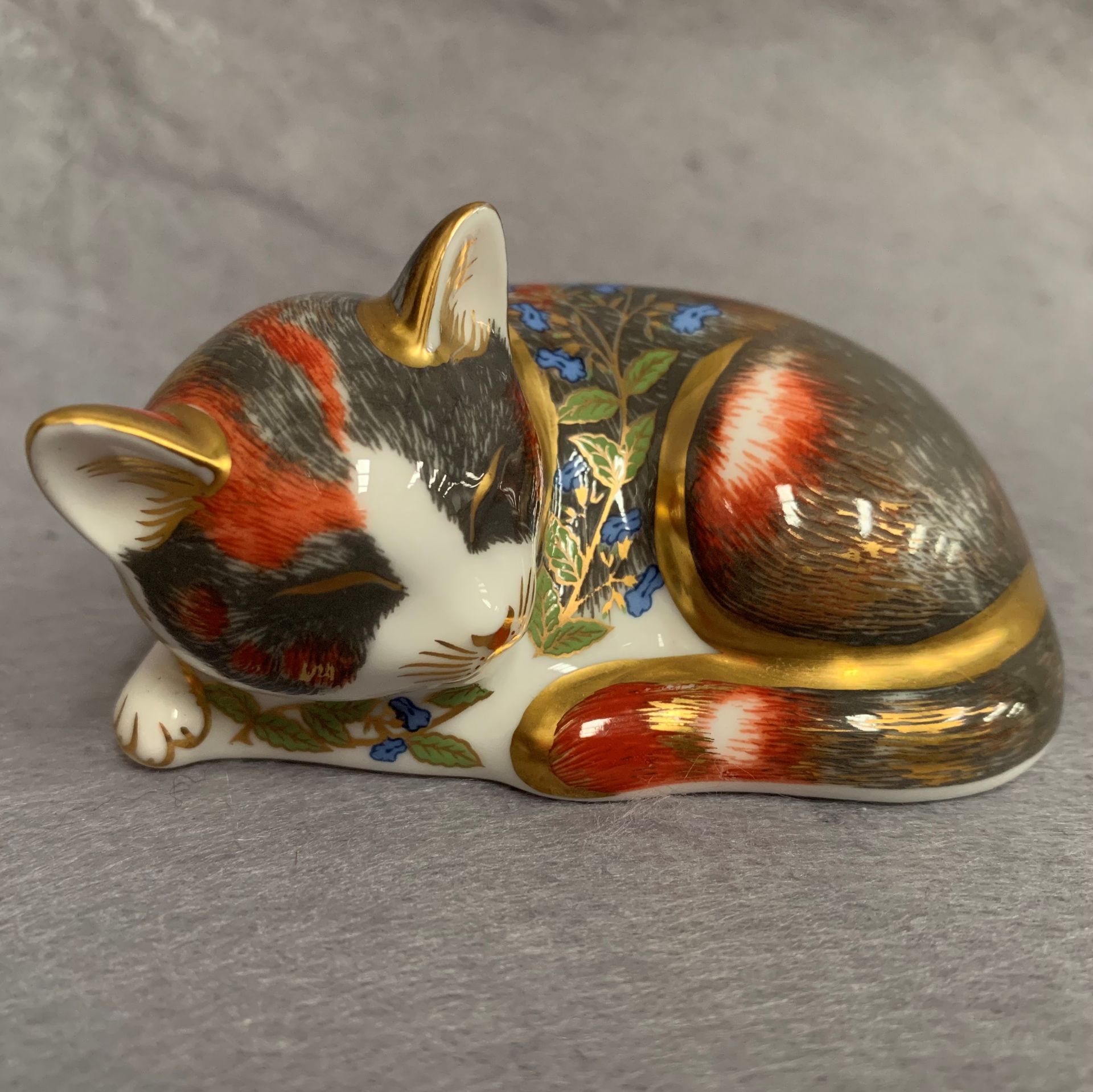 Royal Crown Derby Collectors' Guild Exclusive Catnip Kitten 1997, - Image 2 of 3