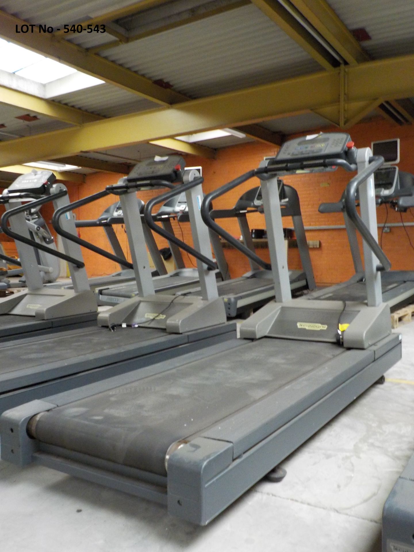 TECHNO GYM TREADMILL - RUN XT PRO - serial number D390-ING-E-787 *PLEASE NOTE - this lot is to be