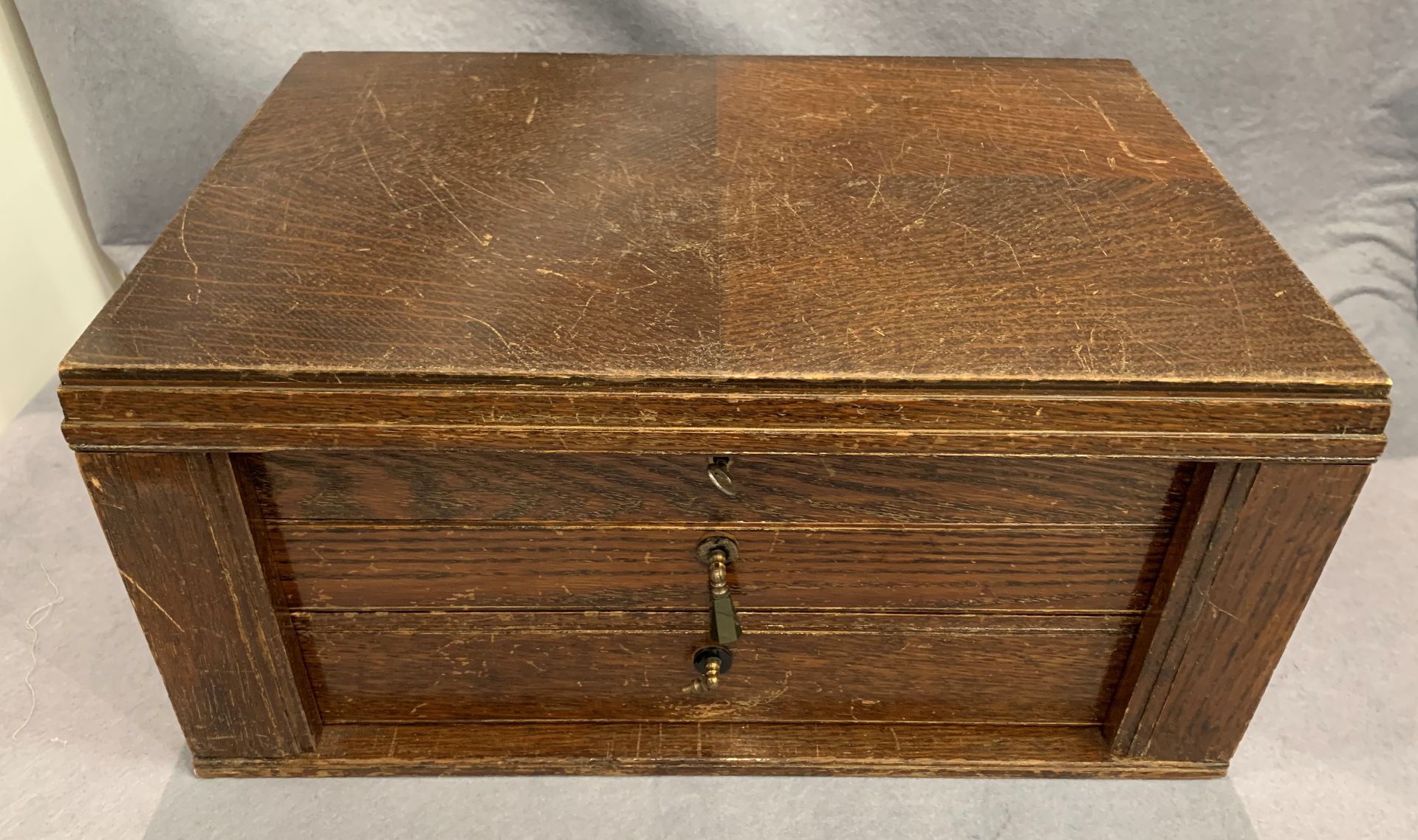 An oak two drawer lift top canteen of cutlery containing an incomplete quantity of plated and - Image 3 of 3