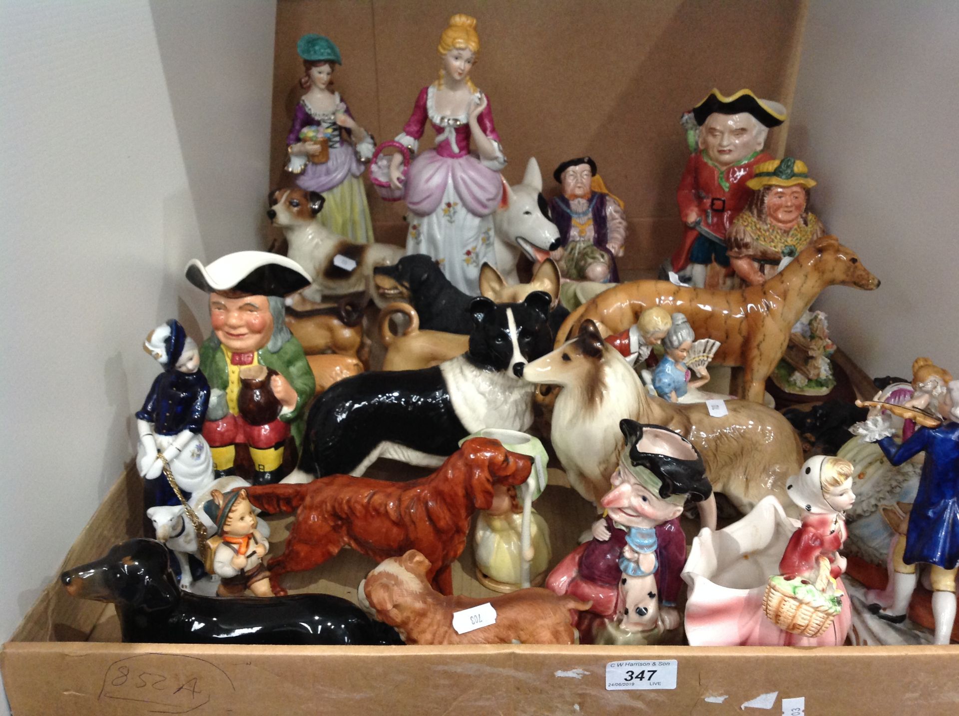 Contents to tray - a large quantity of animal and figure ornaments, Toby jugs,