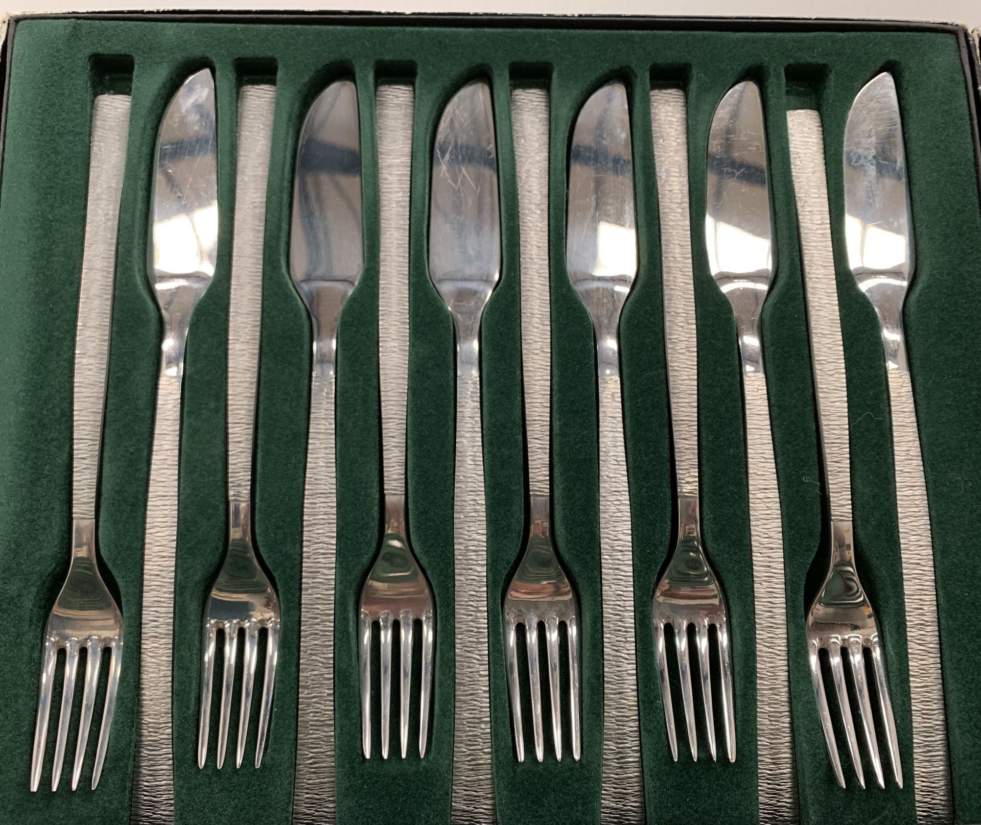 14 x boxed sets and individual pieces of Viners Studio stainless steel cutlery designed by Gerald - Image 2 of 5