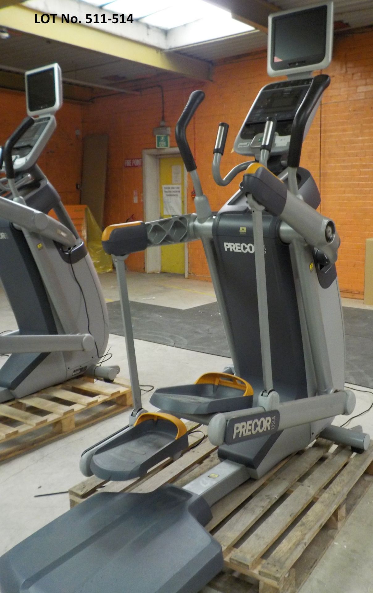 PRECOR ASSENT TRAINER - AMT - 100i (WITH TV) serial number A927K10090046 *PLEASE NOTE - this lot is
