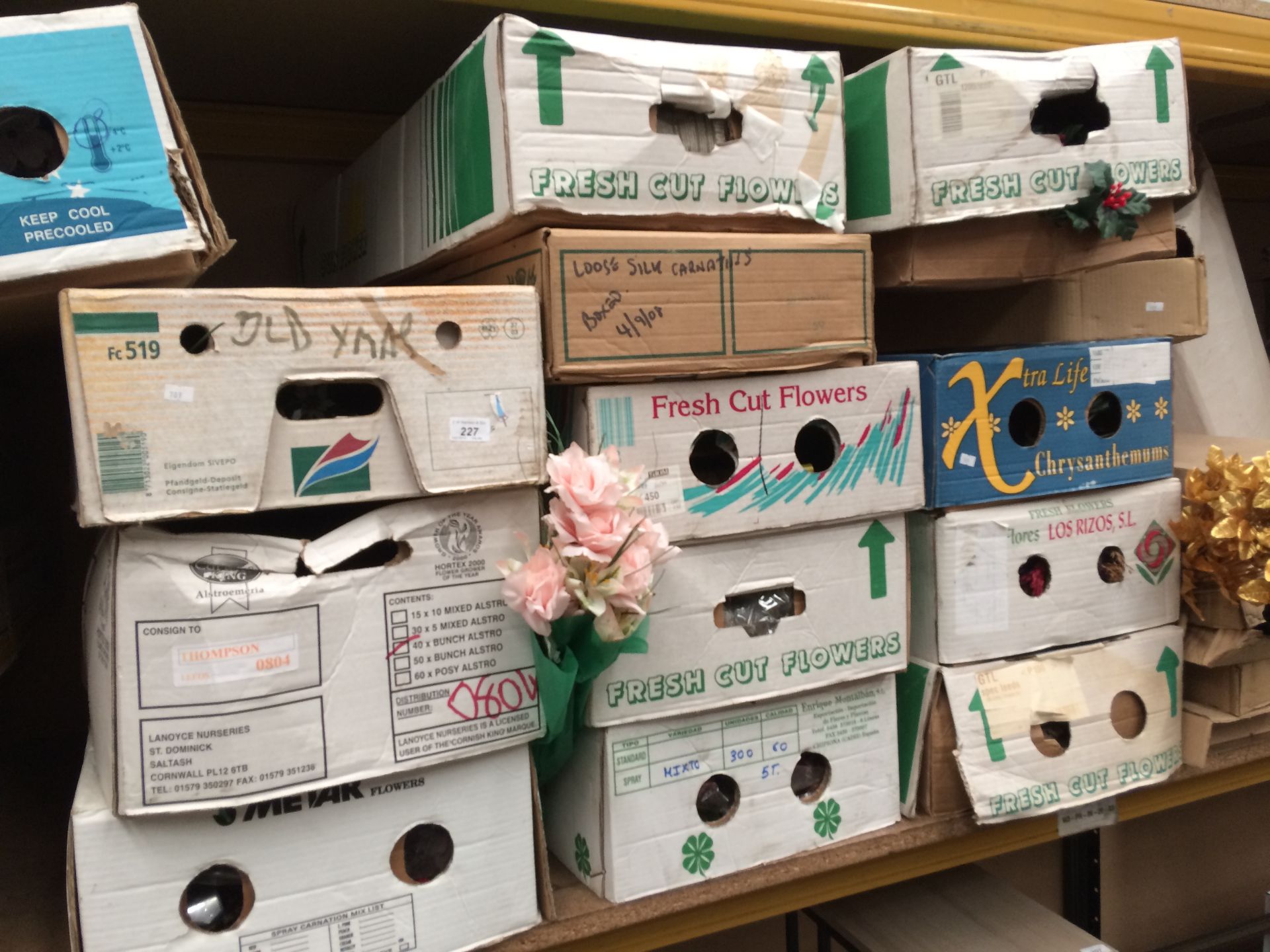 Contents to bay - 30 x boxes containing a large quantity of artificial flowers