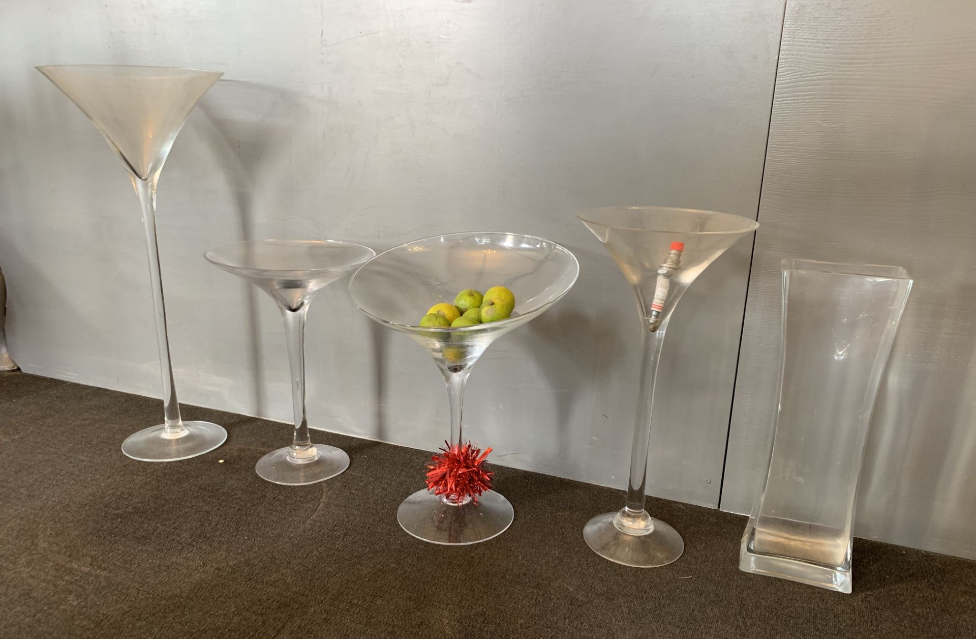 Four decorative oversize martini glasses and a glass vase (5)