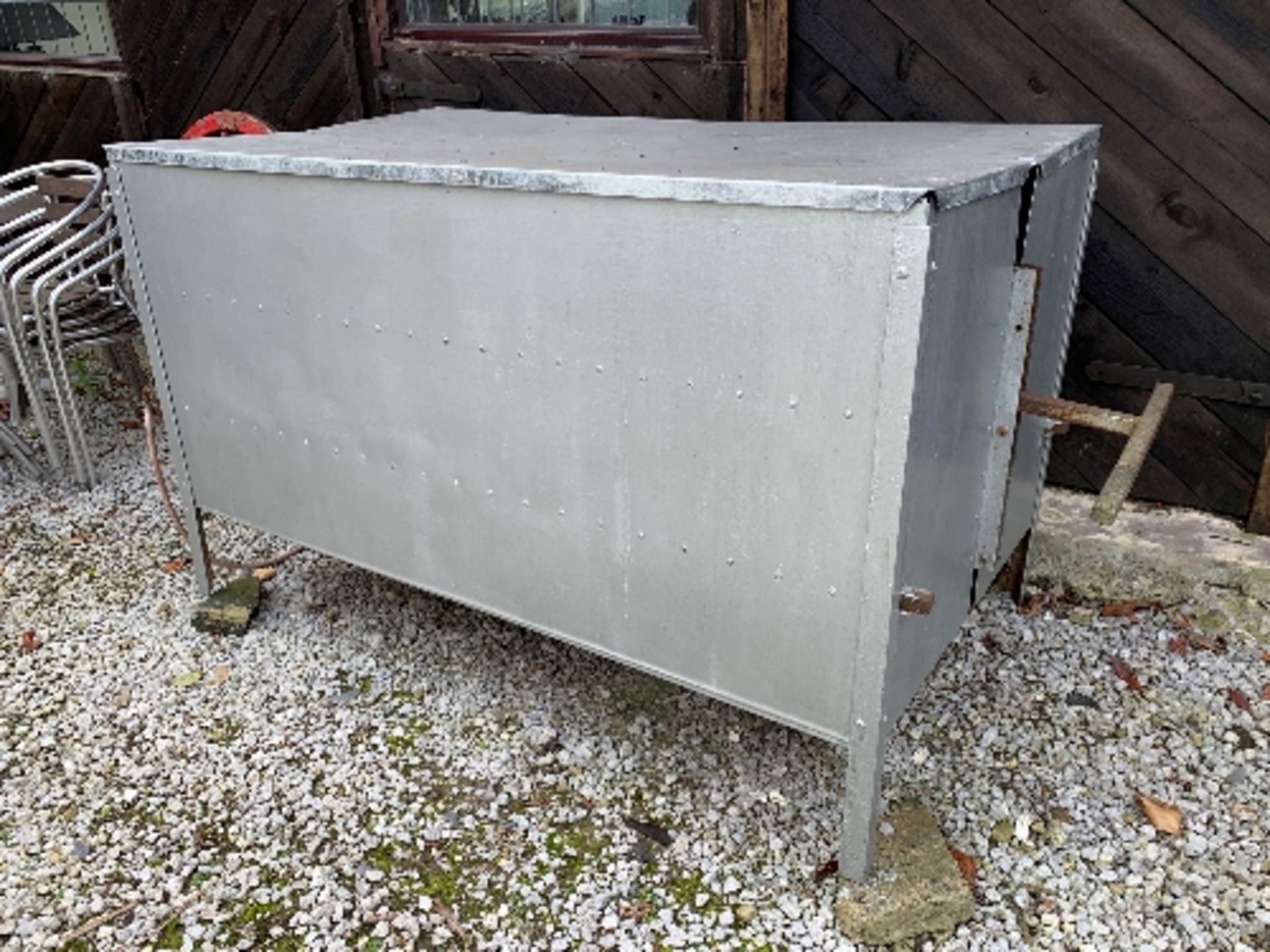 A large galvanised gas fired roasting oven (to take 110/120lb pigs)160 x 90 x 77cm deep