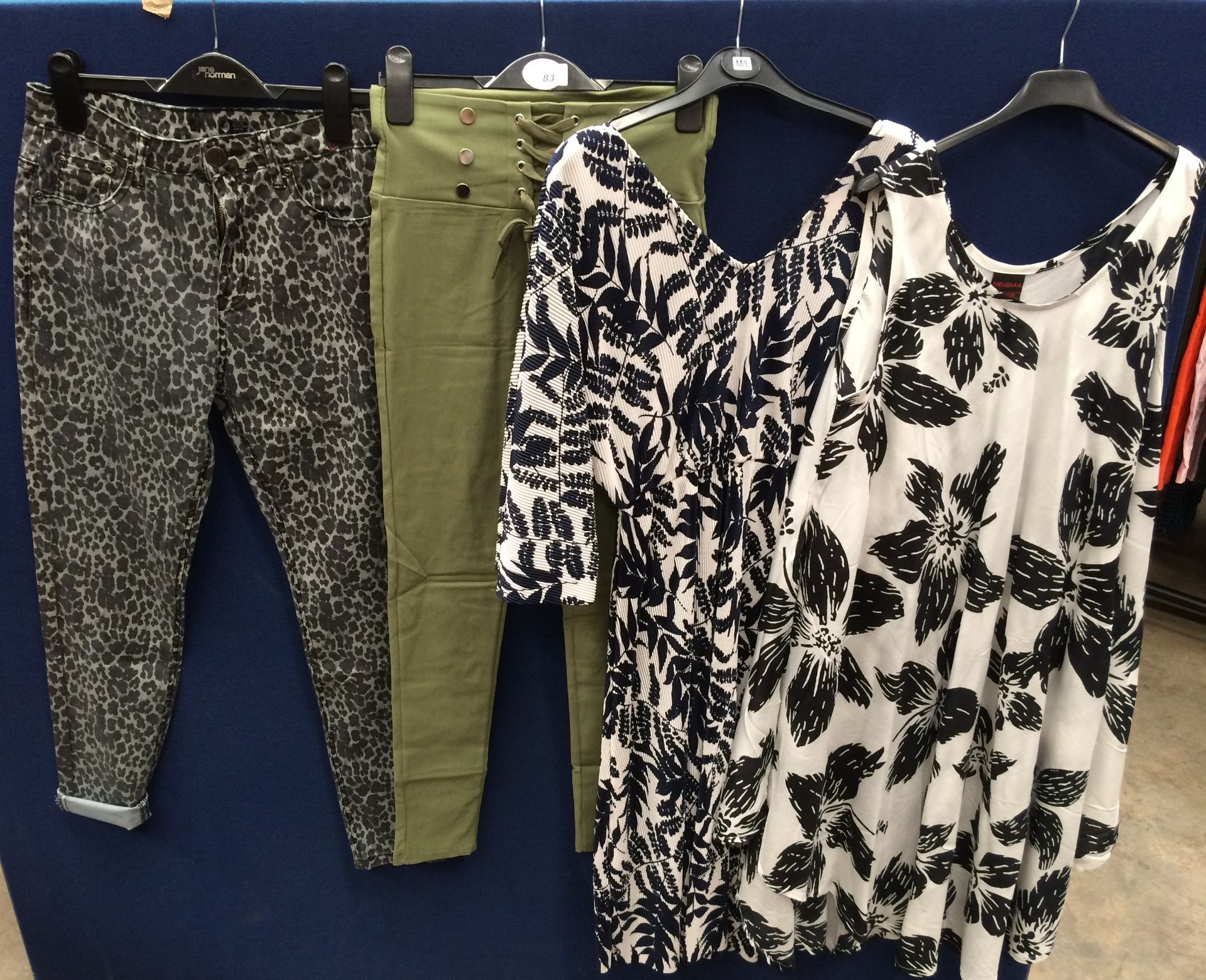 40 x ladies assorted trousers, tops and dresses by Melissa, Jane Norman,