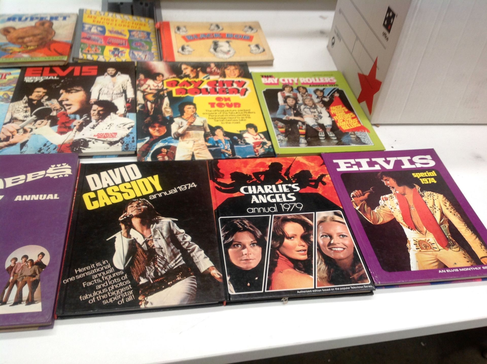 Contents to box seventeen annuals and bo - Image 2 of 4