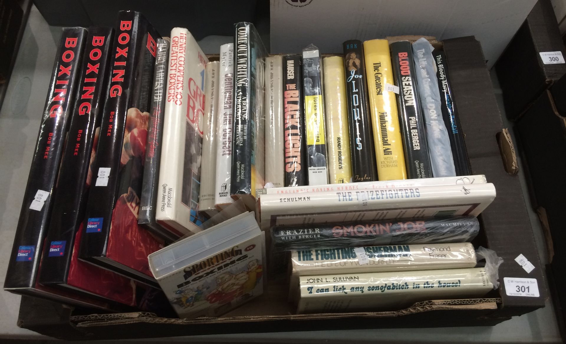 Contents to box - books on boxing 'Gentl