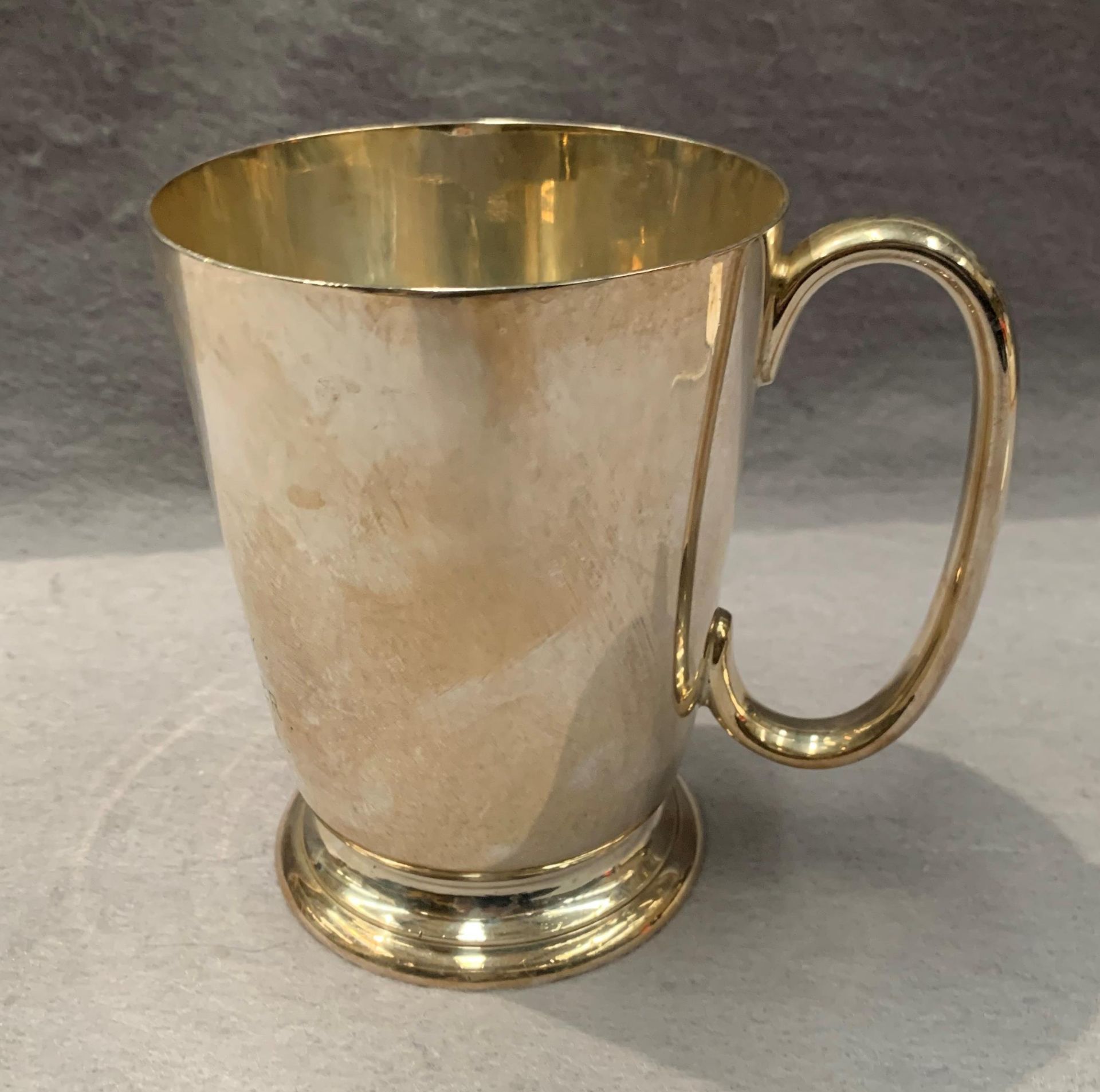 A silver plated presentation tankard dated 1924 - Image 2 of 4
