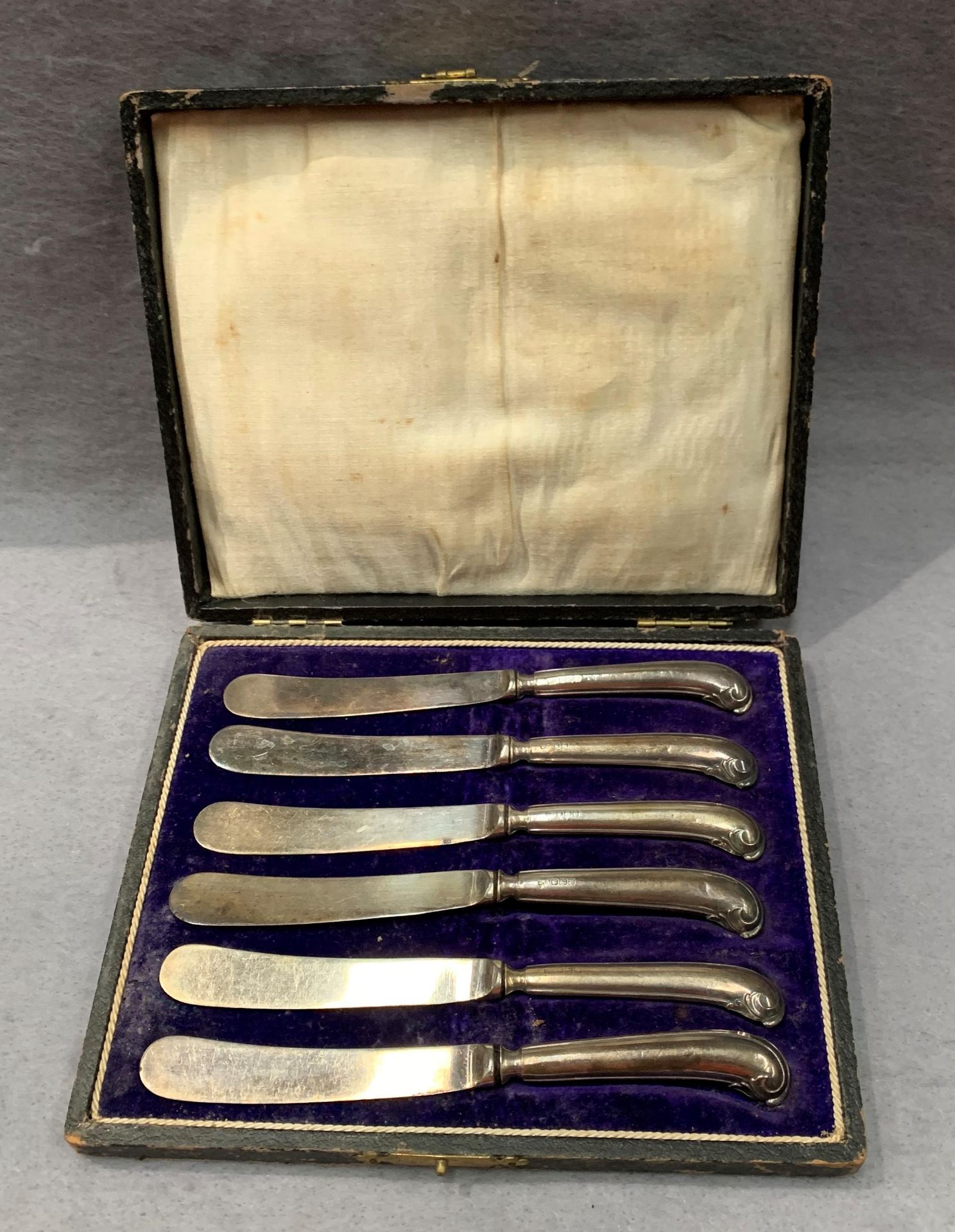 A set of six silver cake knives total approximate weight 4oz in presentation case
