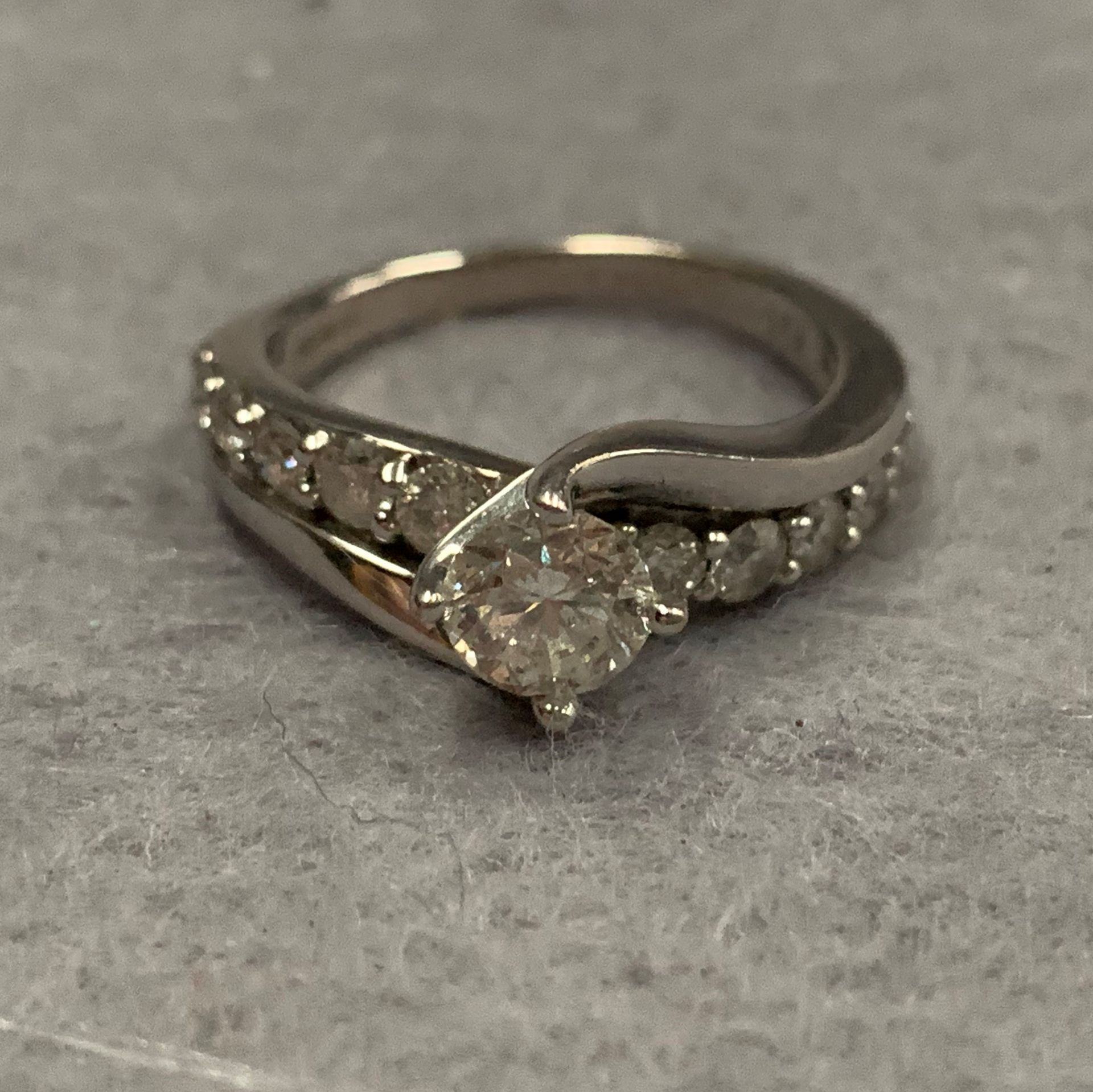 An 18ct white gold dress ring set with diamonds, the centre stone is approximately 0. - Image 2 of 2