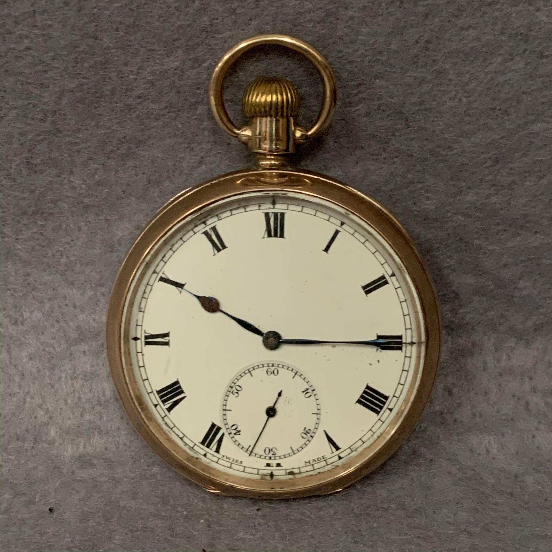 A 9ct gold cased open face gentleman's pocket watch with top winder and suspension loop - London - Image 4 of 10