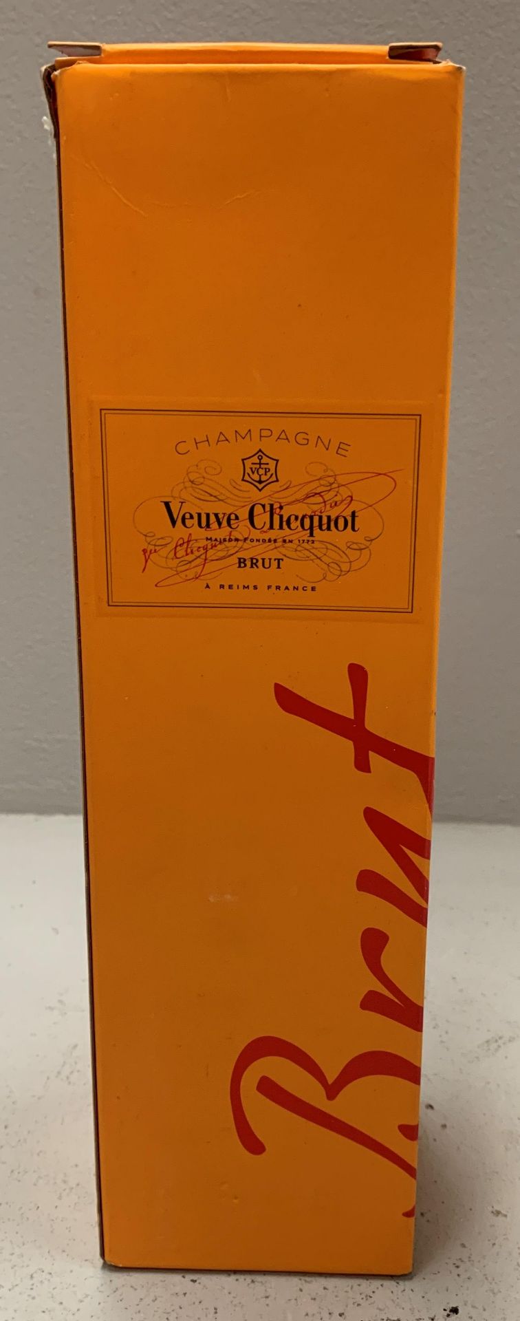 750ml bottle Veuve Clicquot champagne brut