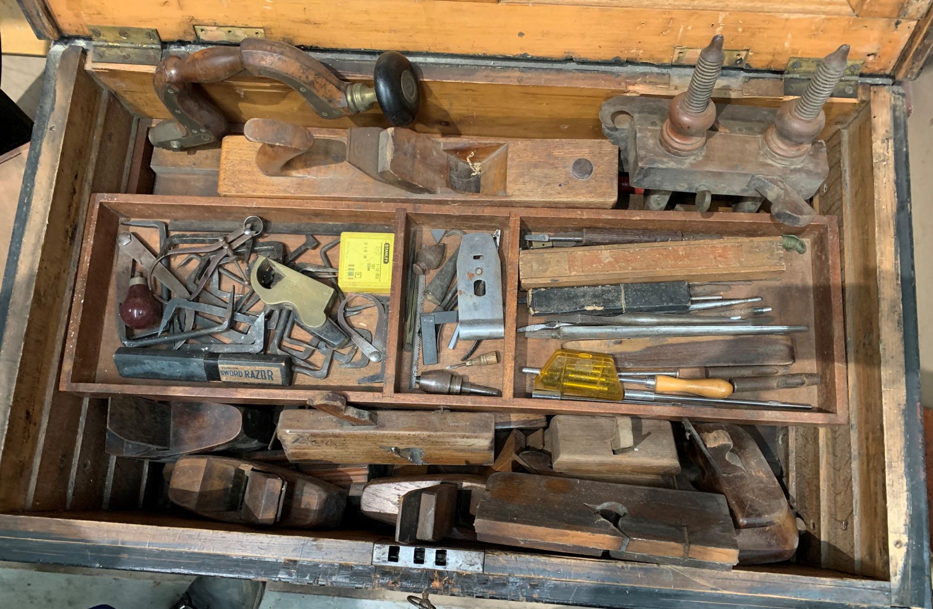 A black wooden tool chest and contents - 85+ rebate planes, plough plan, block planes, - Image 3 of 12