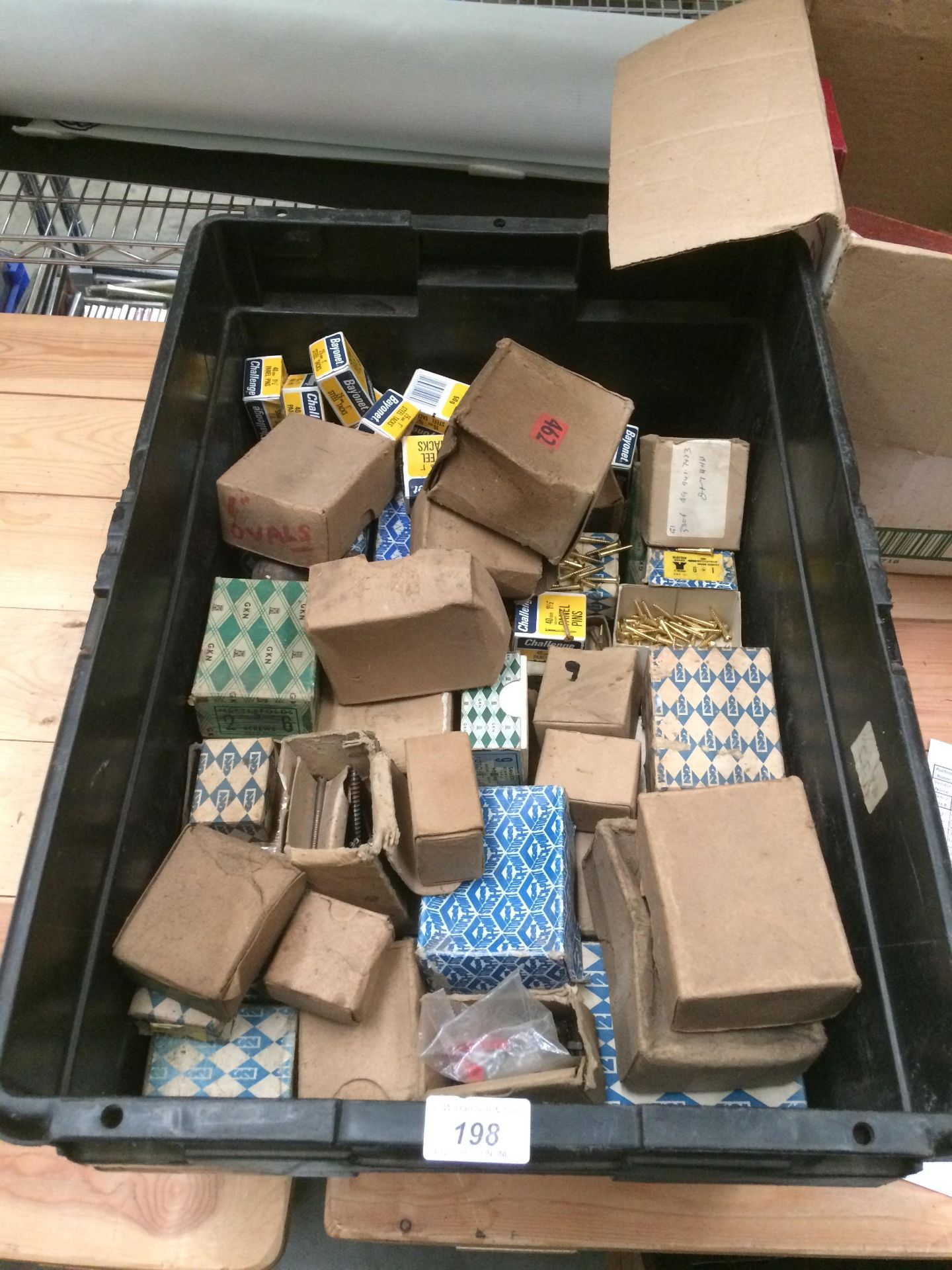 Contents to box - various boxes of brass and steel wood screws