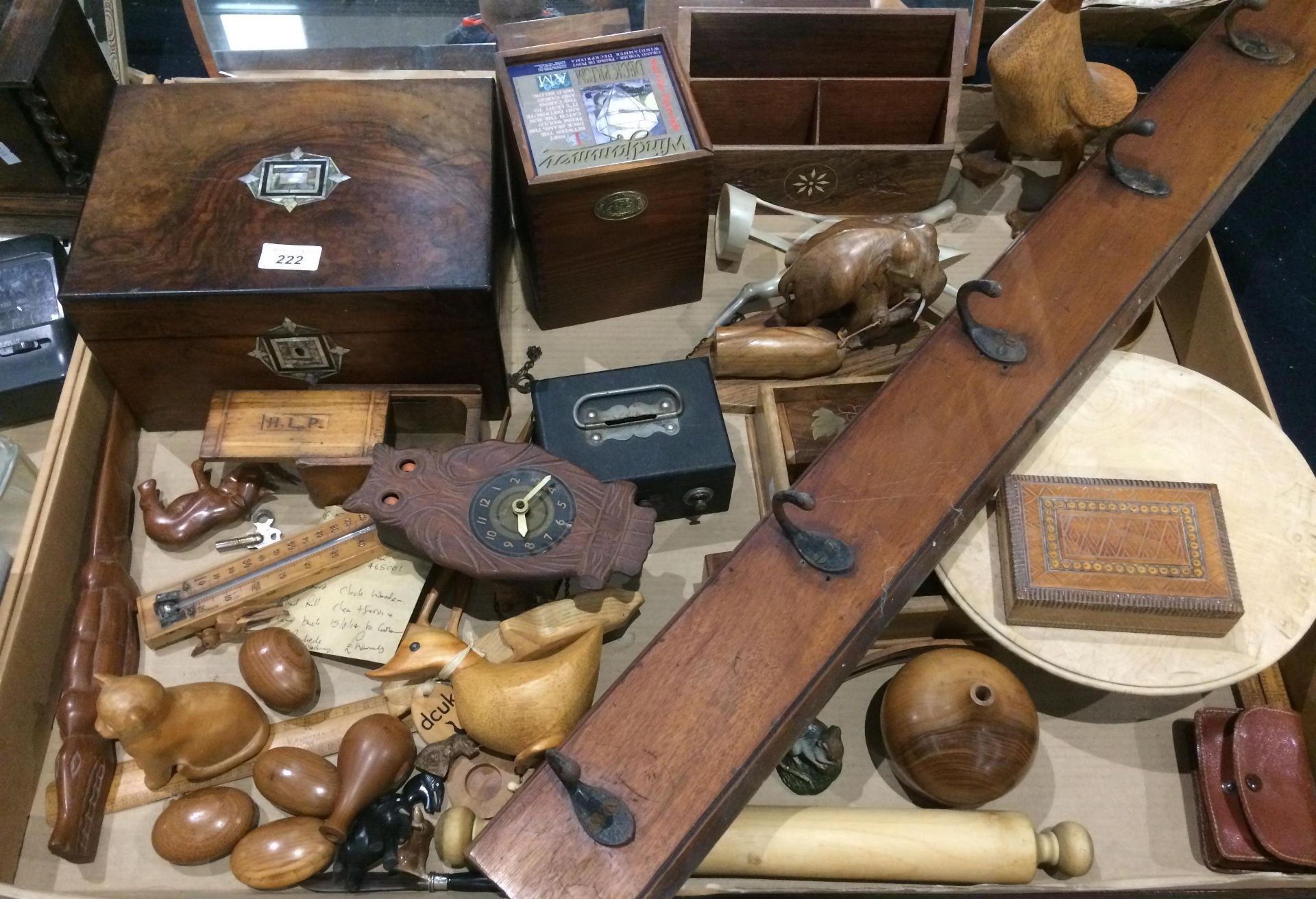 Contents to tray - assorted treen, walnut box,