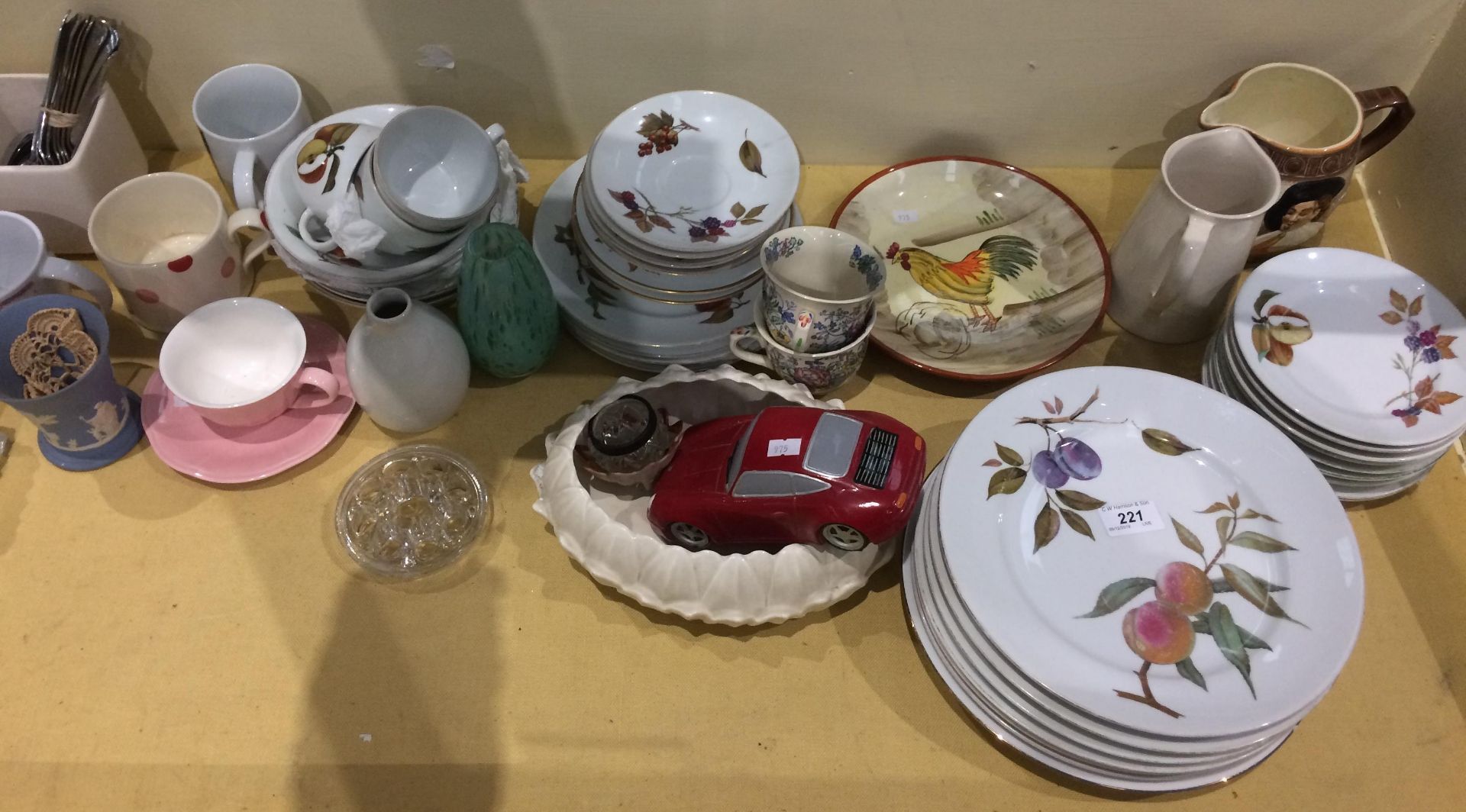 Contents to cabinet - 32 pieces of Royal Worcester, Evesham tableware - plates, cups,