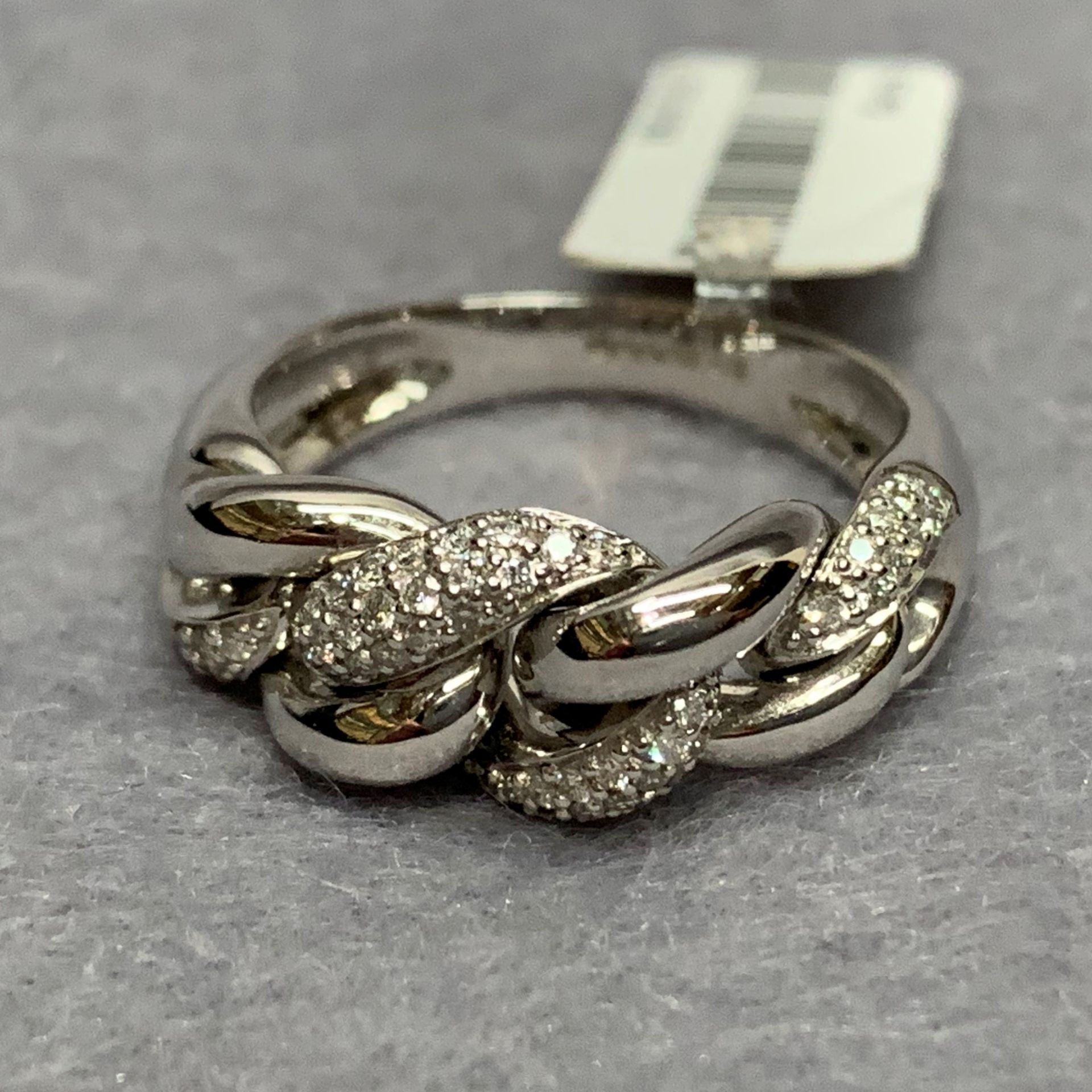 18ct white gold ring by Mark Milton size M RRP £1,295.