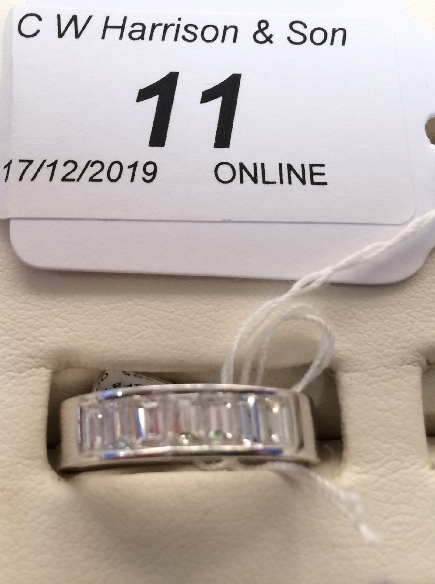 Platinum 750 1.25ct baguett ring by Carat One size N RRP £3,695.