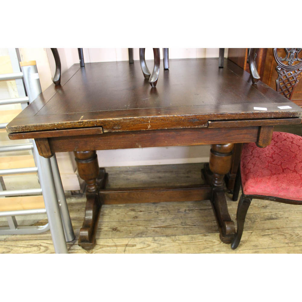 An oak draw leaf table