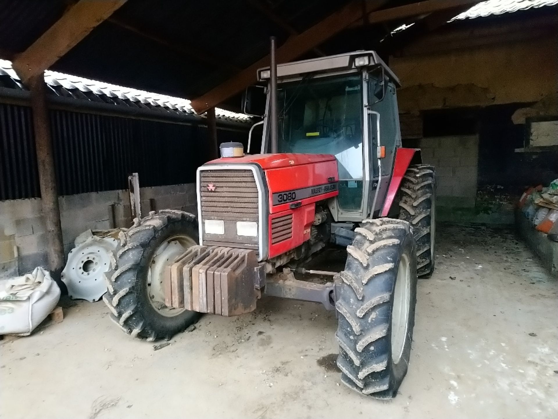 1992 Massey Ferguson 3080 Datatronic 4wd Tractor Reg J190 EAH 7861 hours SN 45301009 340/85 R 39