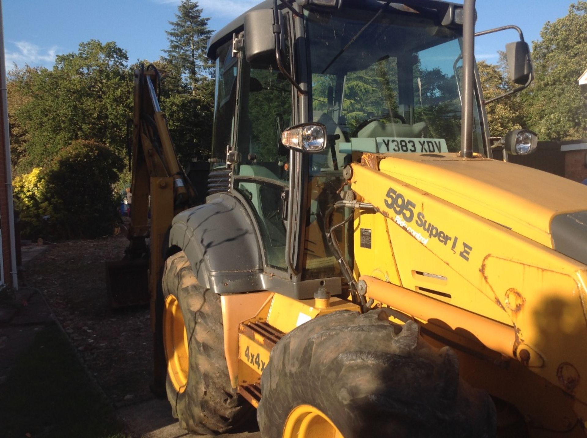 Case 595SLE Backhoe Loader, 4 in 1 front bucket with forks, telescopic rear dipper with 3 buckets, - Image 3 of 4